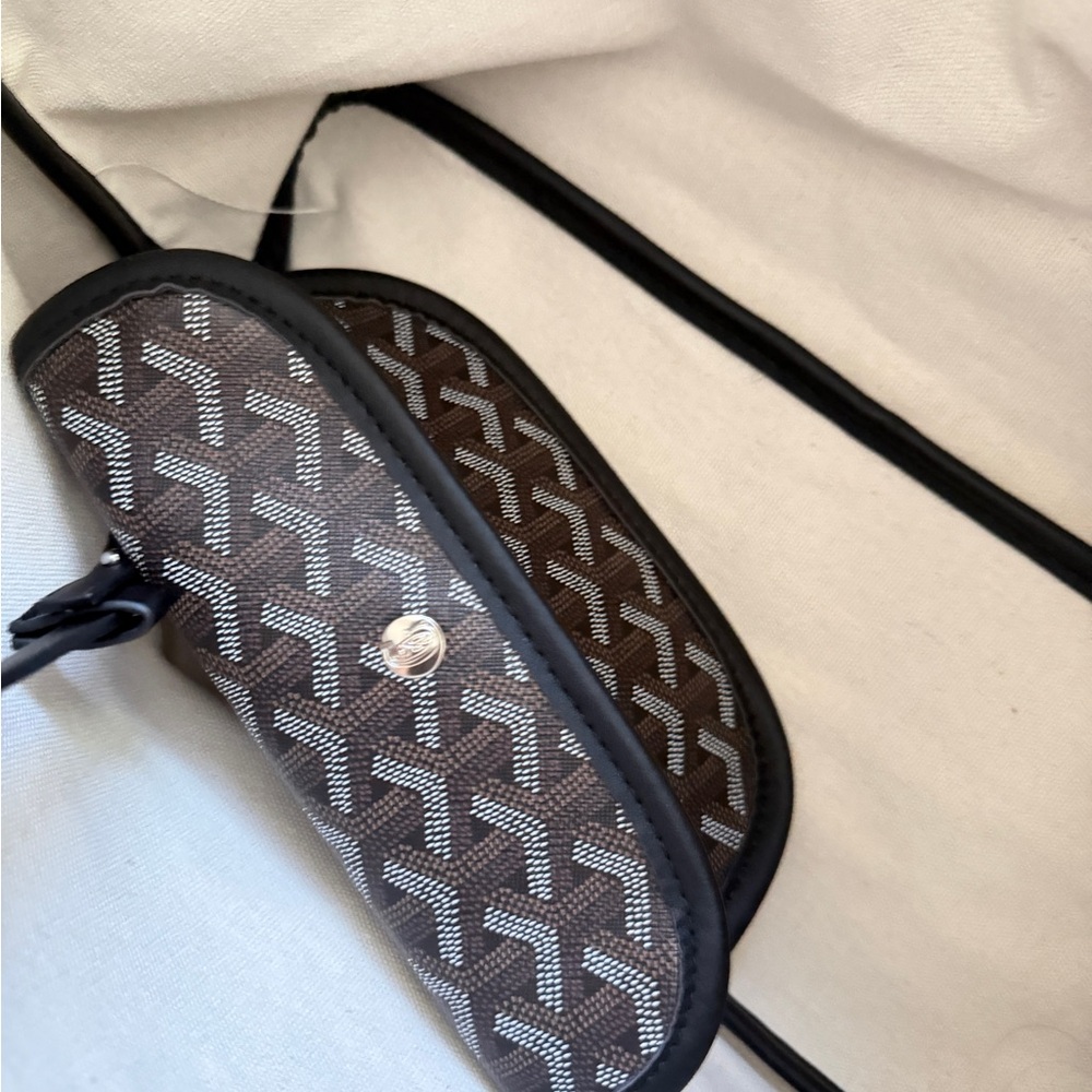 Designer inspired Black Tote with Pouch - Picture 12 of 16